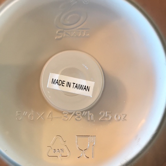 COPY - FoodSaver 25 oz container 5” diameter by 4 3/8” high.  In EUC - Picture 3 of 3